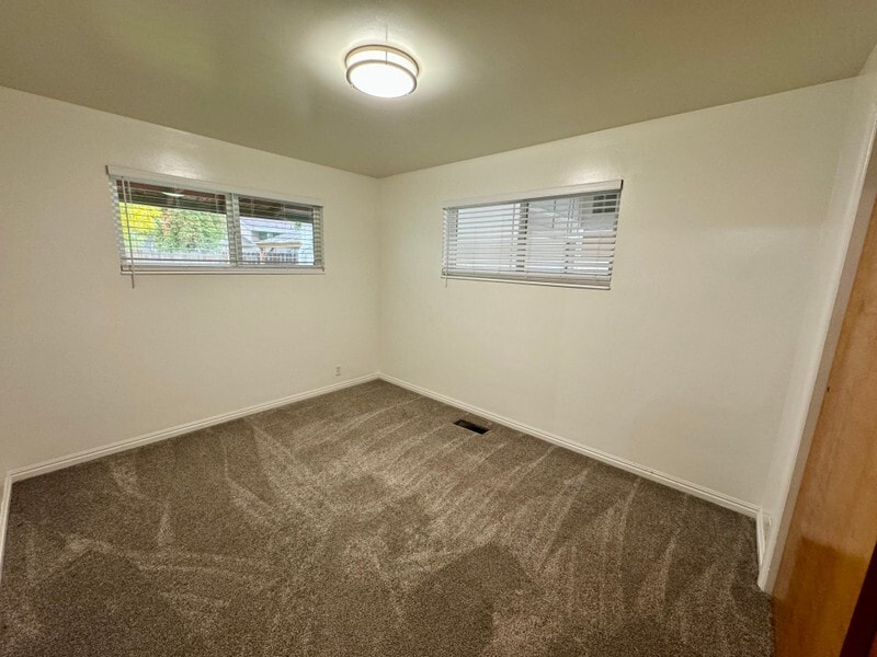 Building Photo - 445 E 700 S