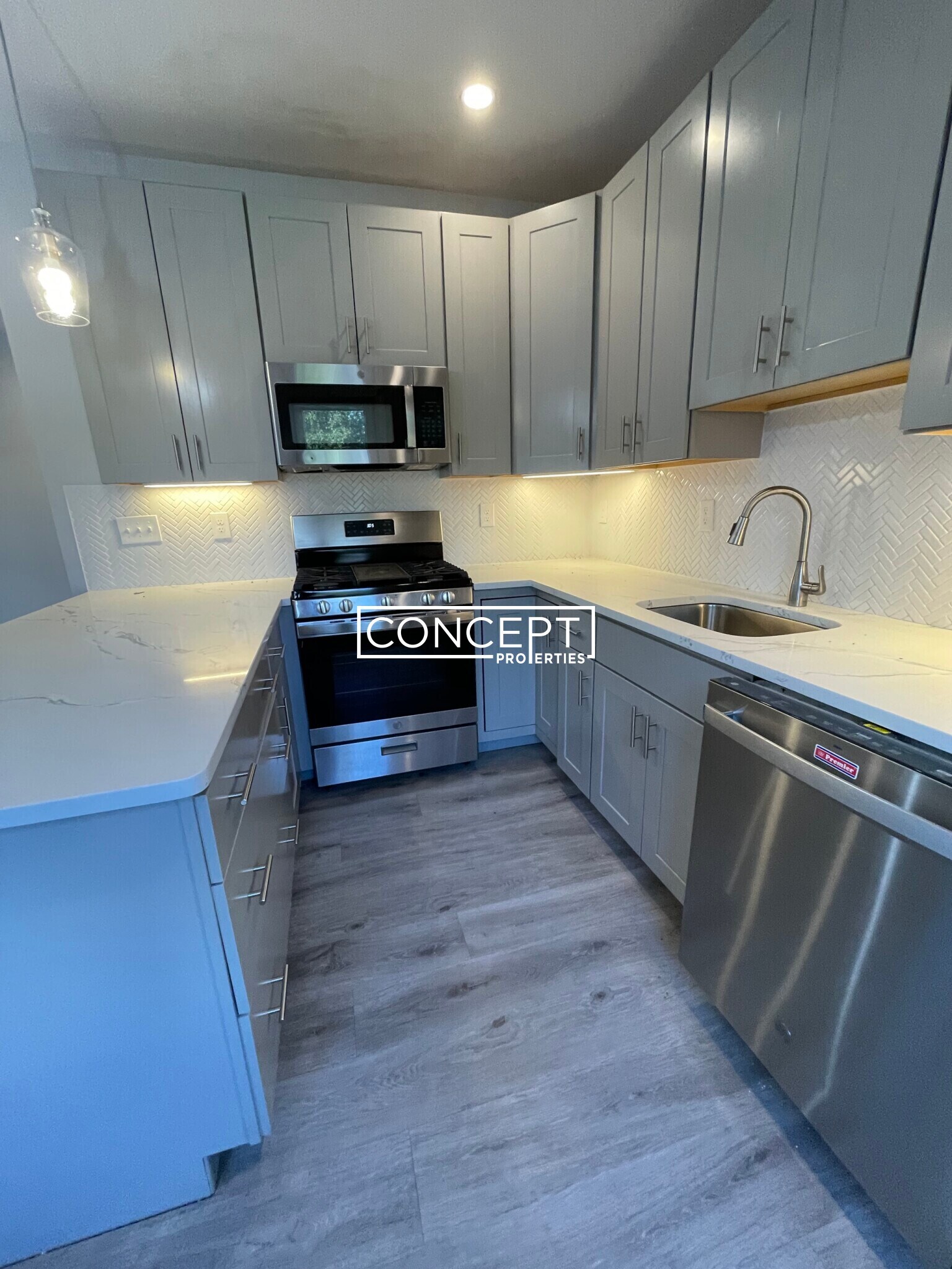 Building Photo - 84 Fayston St