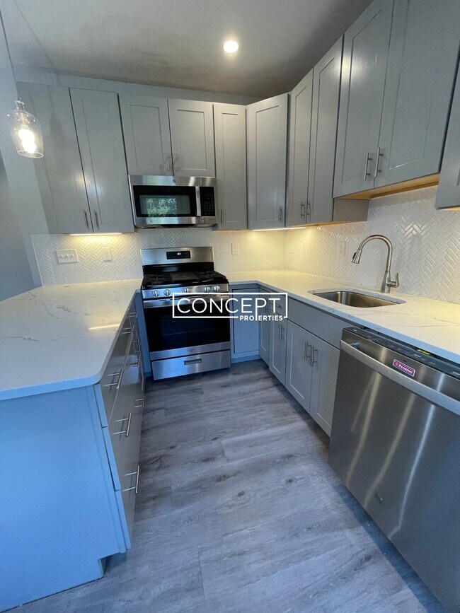 Building Photo - 84 Fayston St