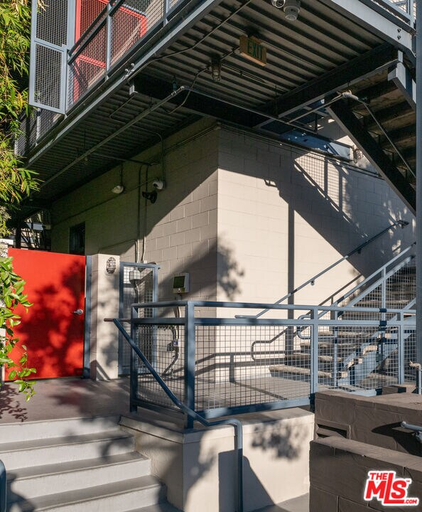 Building Photo - 710 Orlando Ave