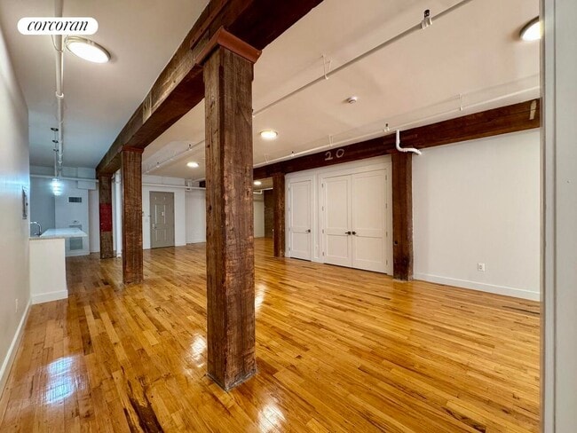 Building Photo - 275 Conover St