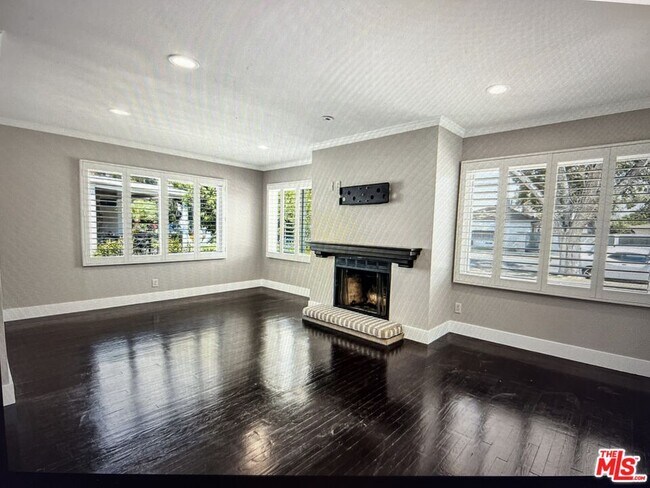 Primary Photo - 18148 Hartland St