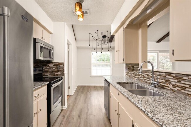 Building Photo - 5803 Eureka Dr