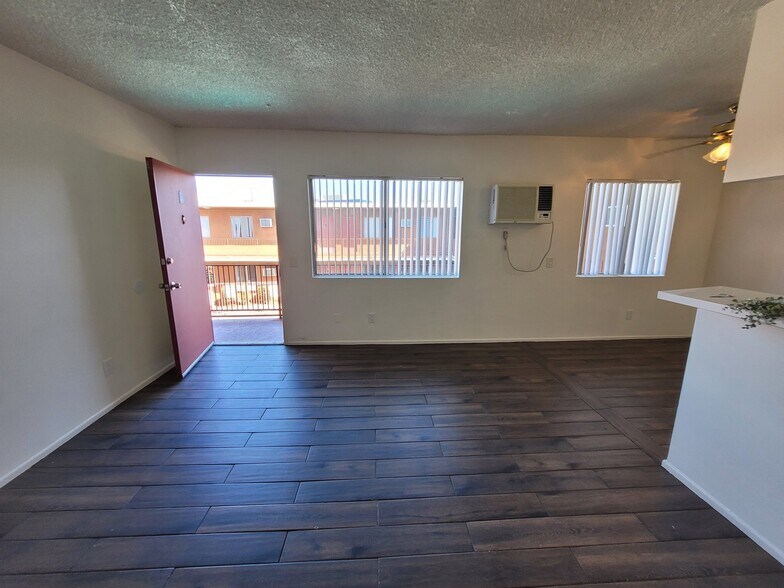 Building Photo - 8135 Langdon Ave