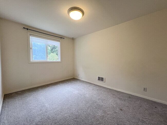 Building Photo - 2bd/1ba Seattle House