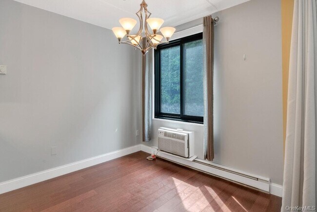 Building Photo - 128 Colonial Pkwy