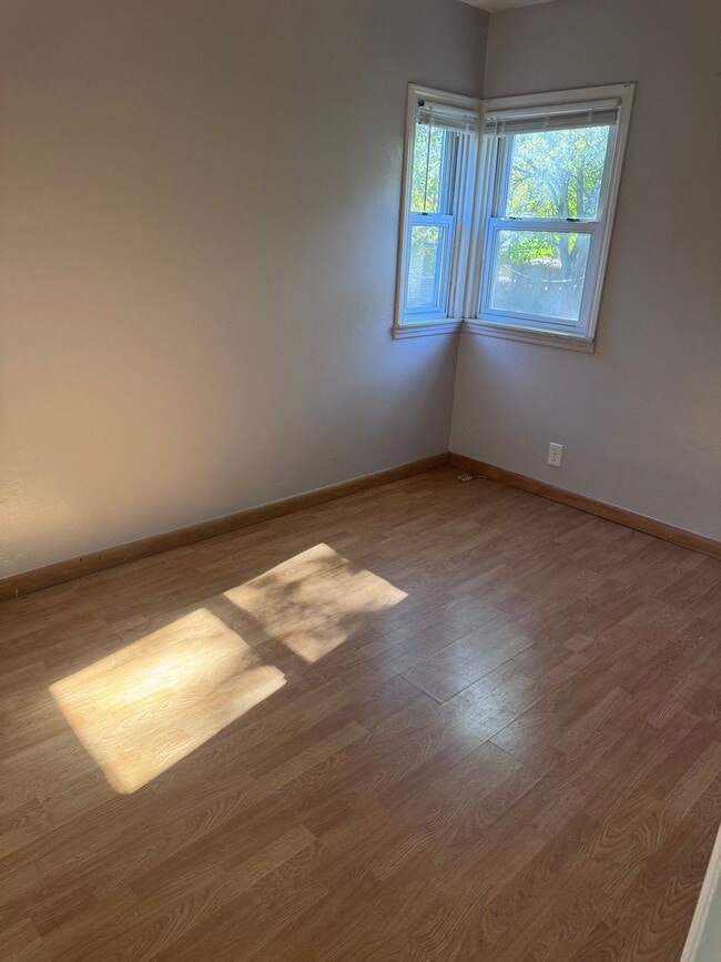 Building Photo - Spacious 3BD/2BA Home, Move-In Ready with Finished Basement