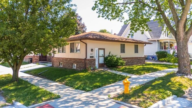 Building Photo - 507 W Miller St