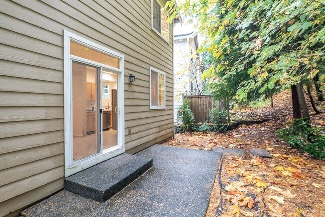 Building Photo - 3Bd/2.25Ba Woodinville Home