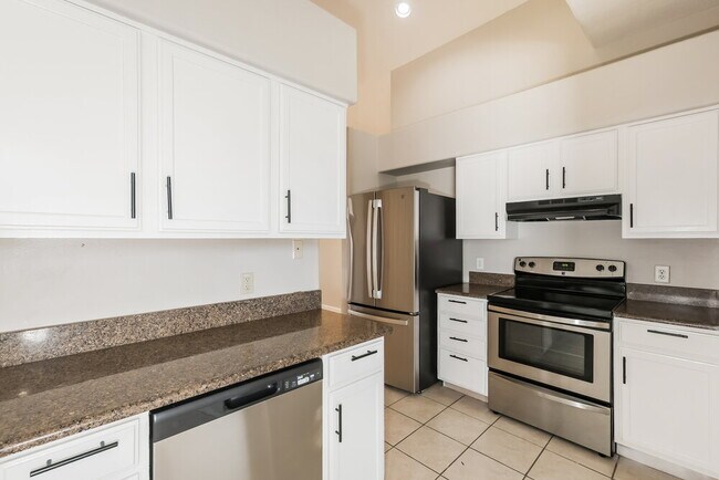 Building Photo - 535 Royal Ridge St