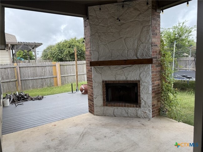 Building Photo - 5936 Alexandria Dr
