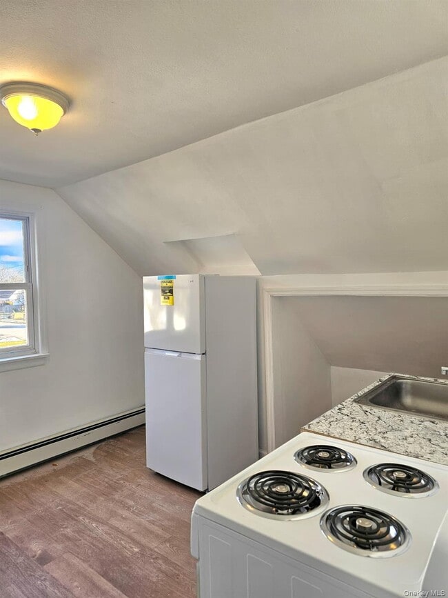 Building Photo - 7 Montgomery St