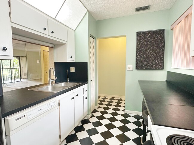 Building Photo - 924 SW 9th St Cir