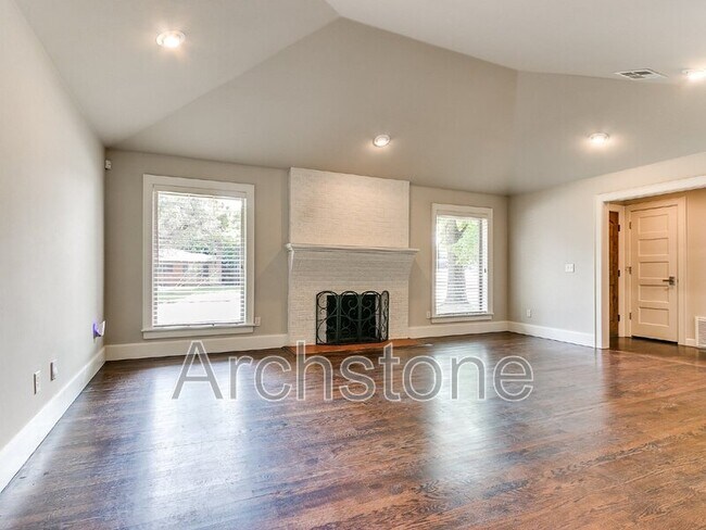 Building Photo - 9631 Stratford Dr