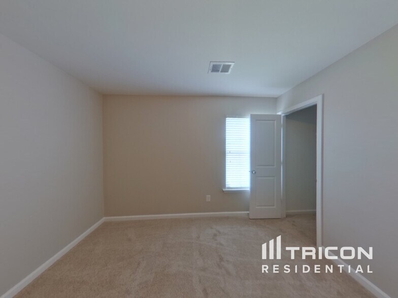 Building Photo - 224 Elmhaven Dr