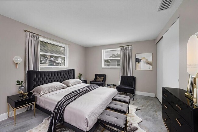 Building Photo - 880 Queen Rd