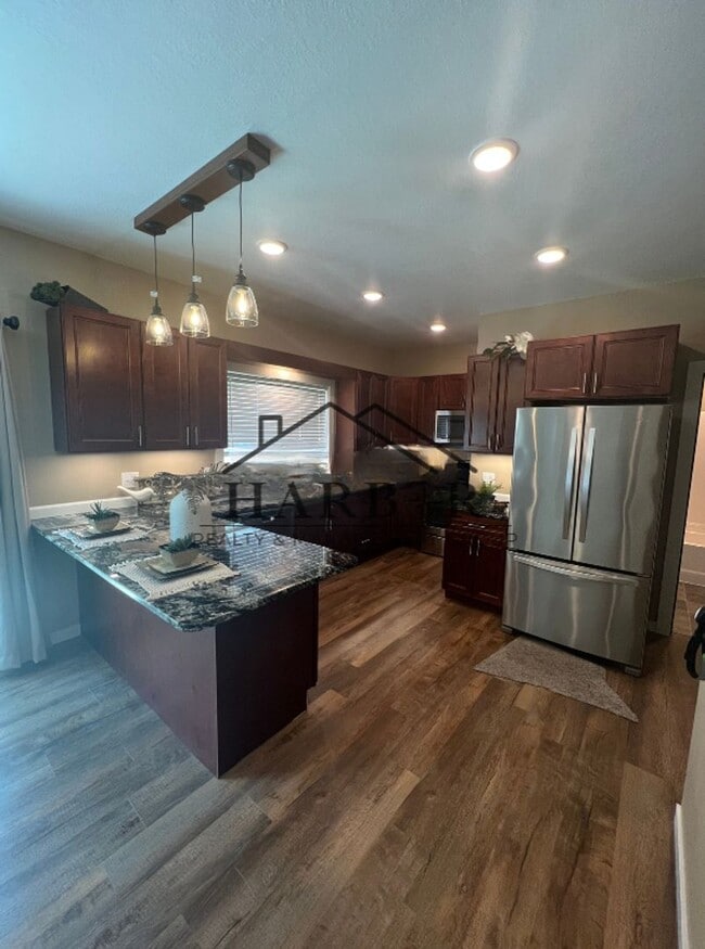 Building Photo - 807 1st Dr NW