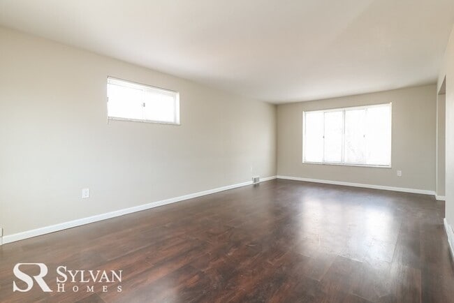 Building Photo - Gorgeous 5 BR in Pittsburgh!