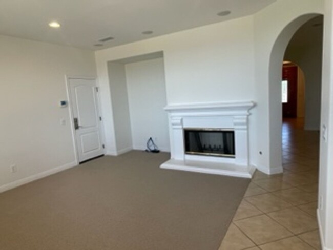 Building Photo - Beautiful Home for Rent in Orange with Can...