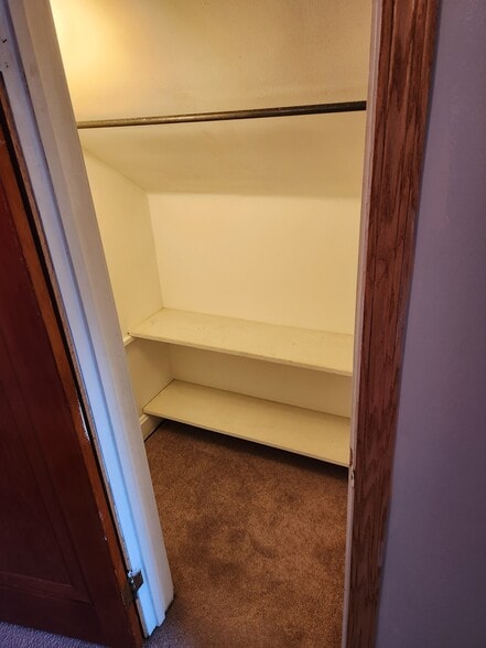 Closet - 5354 N Linder Ave