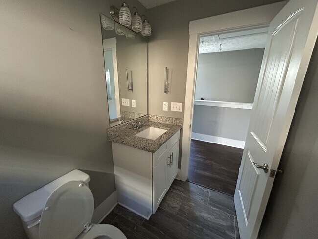 Building Photo - 222 Jasmine Row