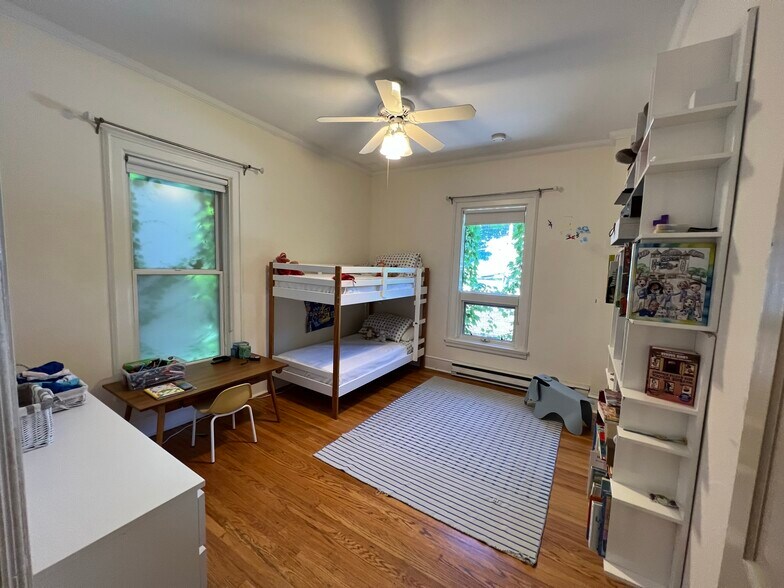 Bed 2 - 1102 W Wrightwood Ave