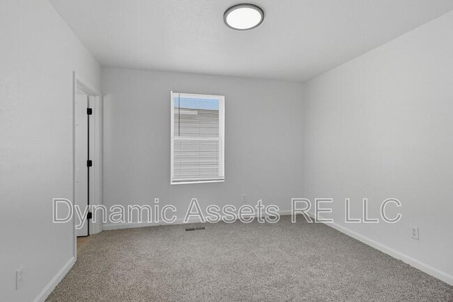 Building Photo - 816 W 3rd St