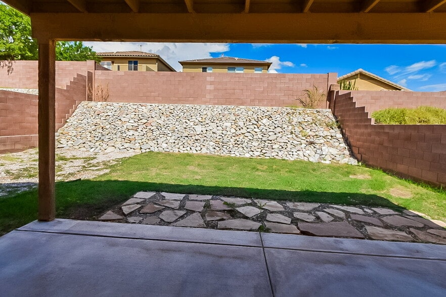 Building Photo - 702 W Desert Blossom Dr