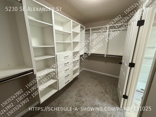 Building Photo - 5230 SE Alexander St