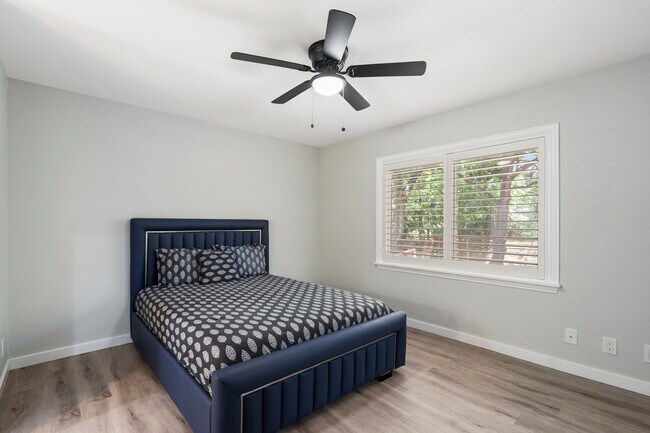 Building Photo - 3400 Laguna Dr