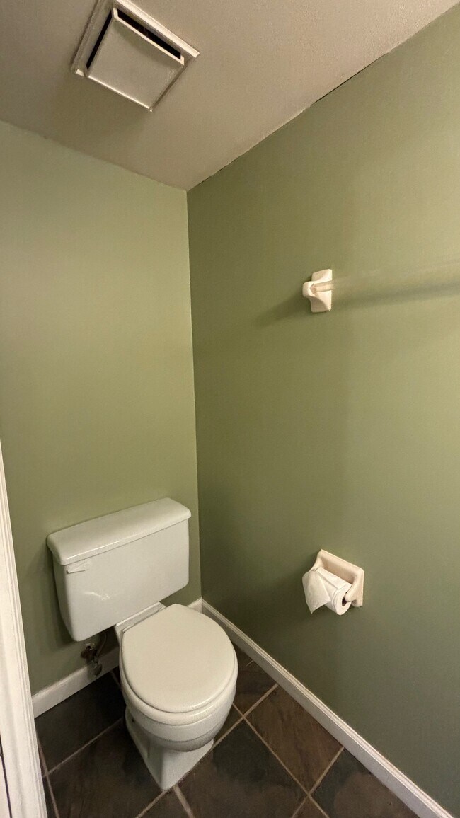 Building Photo - 348 N Newstead Ave