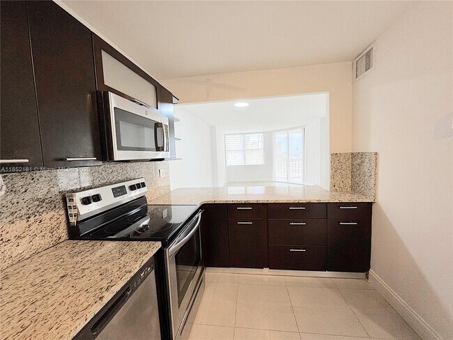 Building Photo - 1865 Brickell Ave