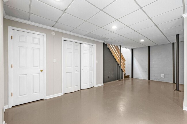 Building Photo - Pet Friendly Three Bedroom with Basement!