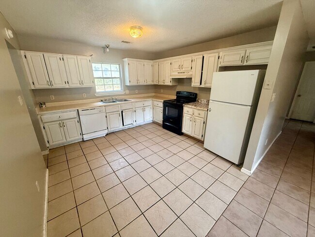 Building Photo - 1008 Daybreak Dr