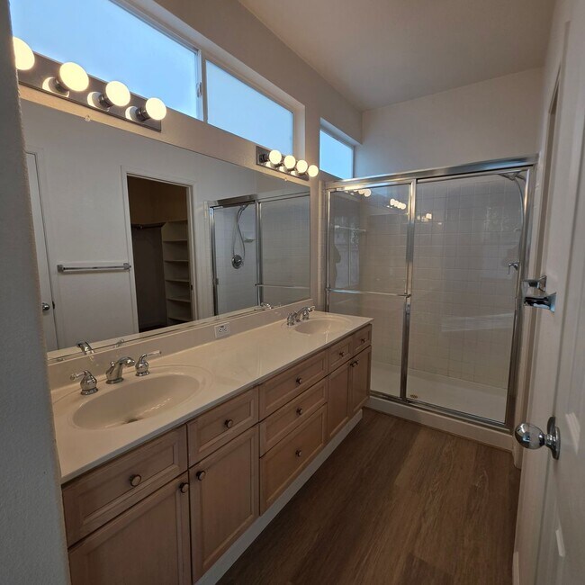 Building Photo - Clayton Single Story 3bd/2ba - Bright open living w/new flooring