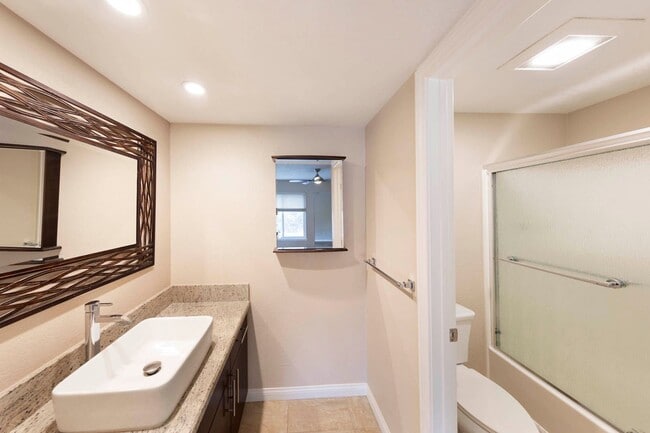 Building Photo - Fully renovated 2 bedroom 2 car garage Townhome