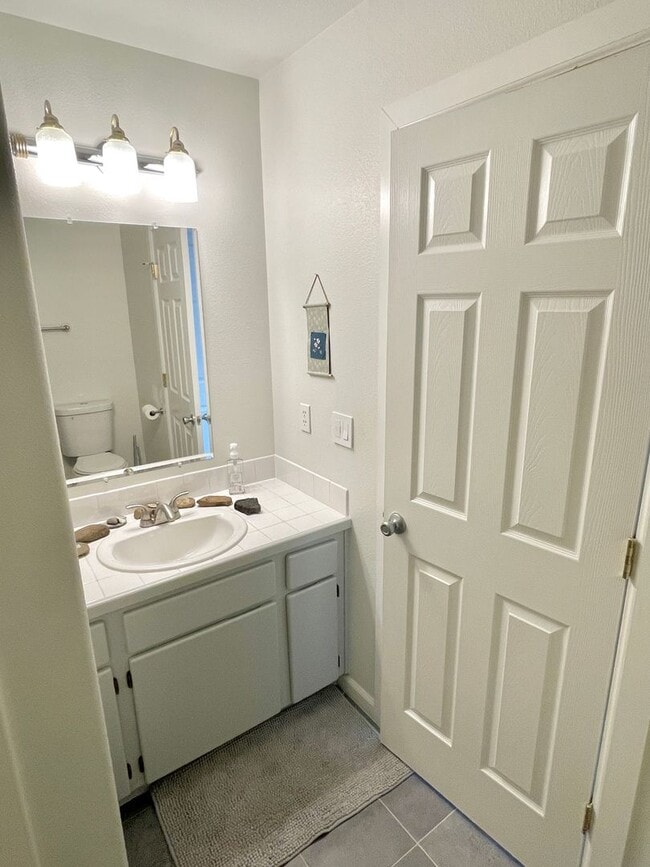 Building Photo - Boise Neighborhood 2-Story with Hardwood F...