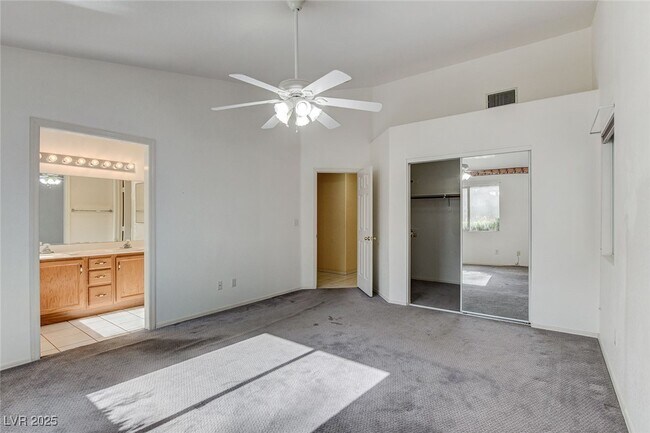 Building Photo - 114 E Tamarack Dr