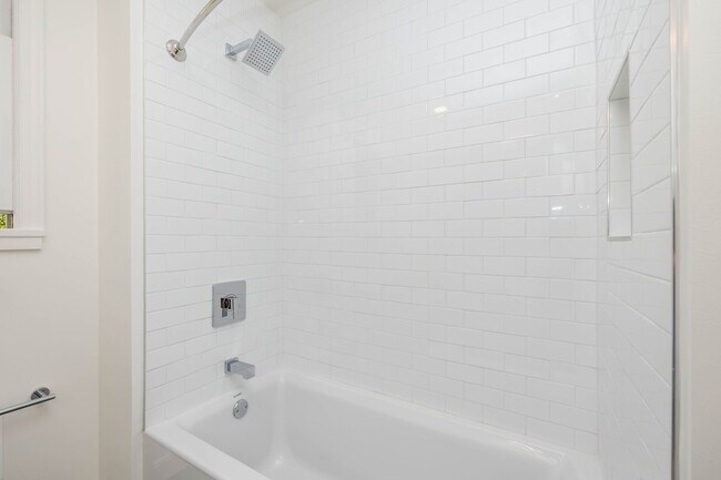 Building Photo - 491 Crescent