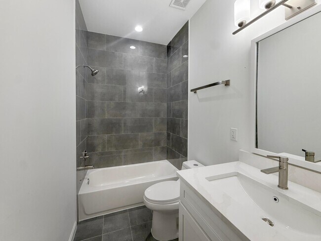 Building Photo - 2322 Shannon Pl SE