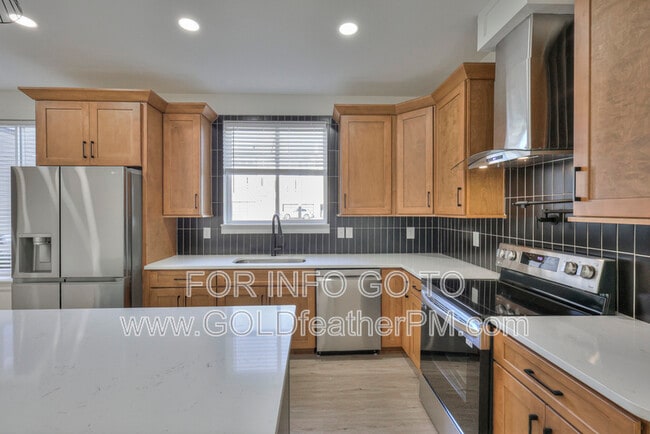 Building Photo - 402 E Trinity Ln