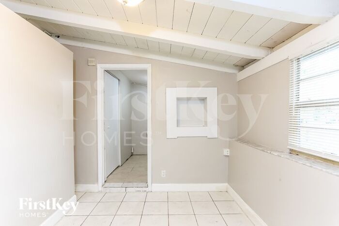 Building Photo - 1290 SW 28th Ave