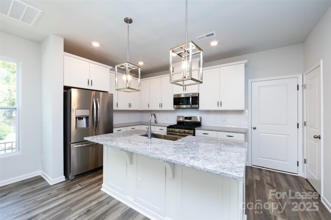 Building Photo - 2550 Lydia Ave