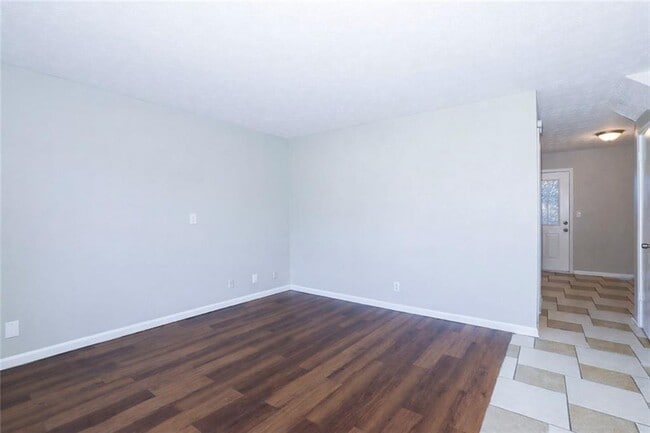 Building Photo - 320 Sprucewood Ct