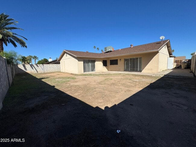 Building Photo - 5021 W Mercer Ln
