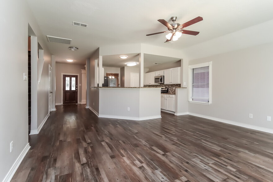 Building Photo - 6615 Lower Arrow Dr