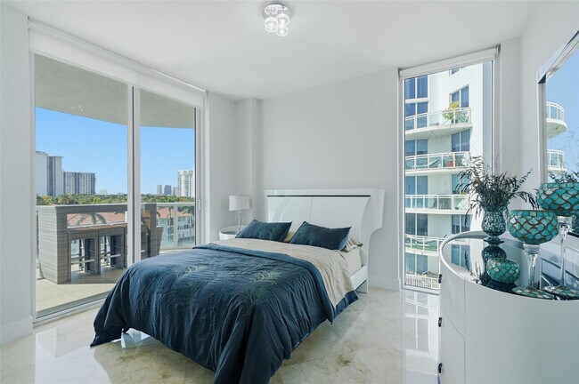 Building Photo - 3030 NE 188th St