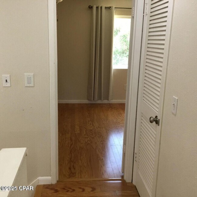 Building Photo - 1025 W 19th St