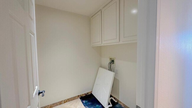 Building Photo - 9 Yale Ct