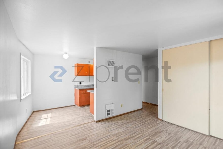 Building Photo - Unit 1